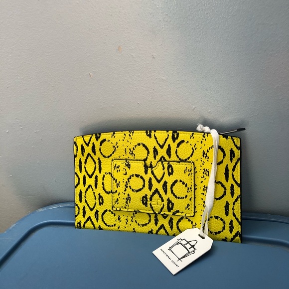 Purse - Picture 2 of 3